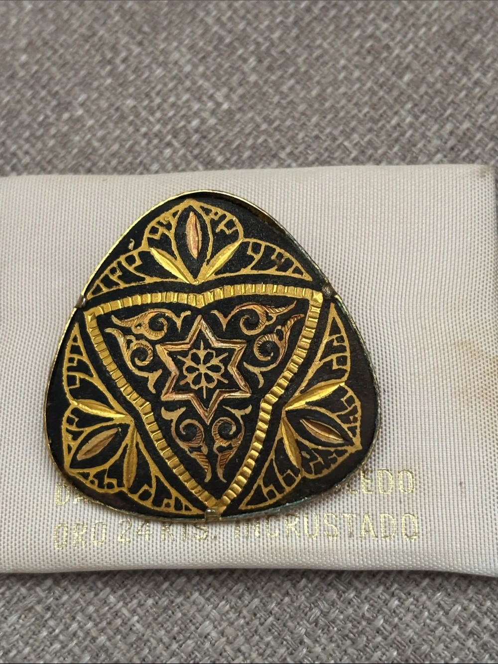 New Damasquinado de Toledo brooch pro 24 KTS incrustado
